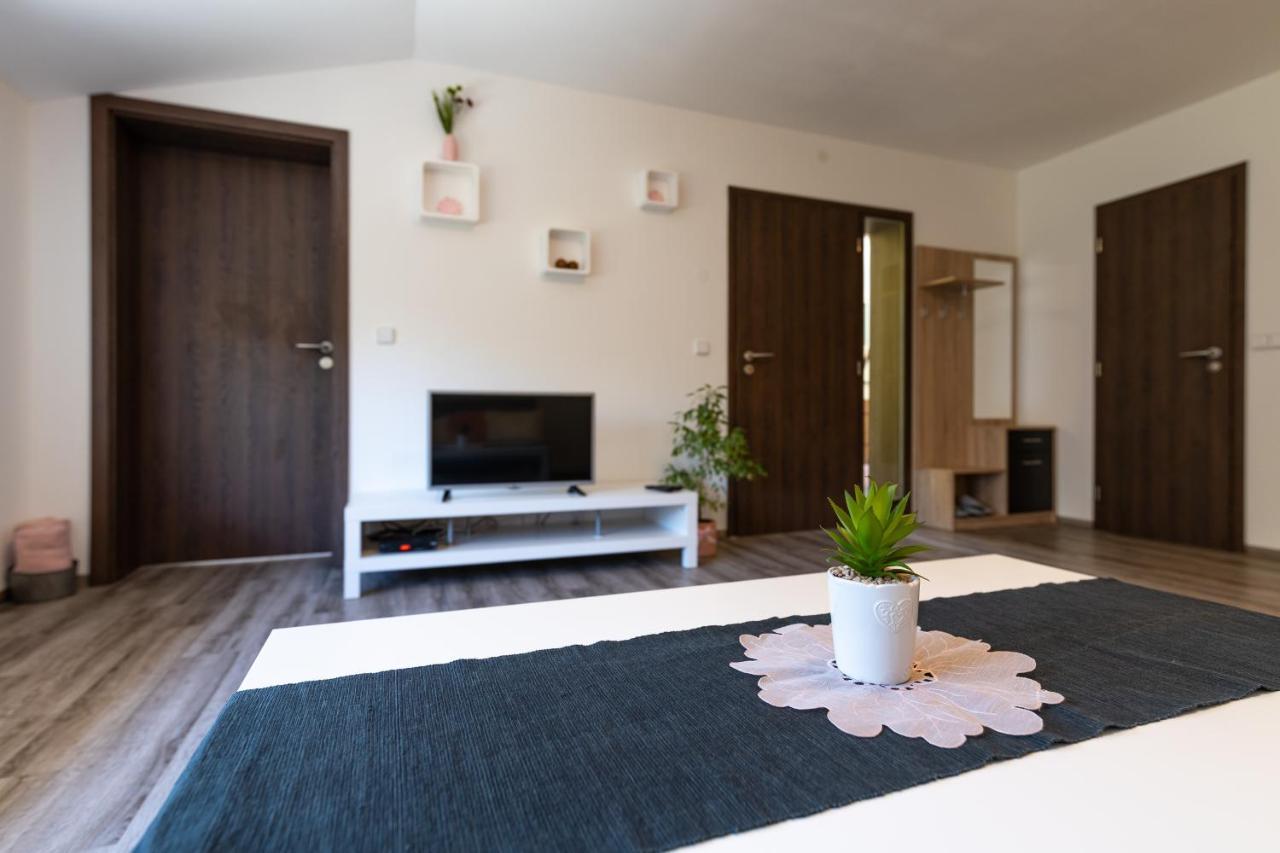 Apartman U Krizku Jihlava Exteriör bild